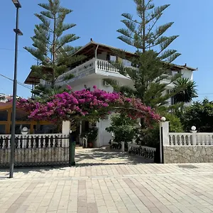 Garden Veli , Ksamil Albánia